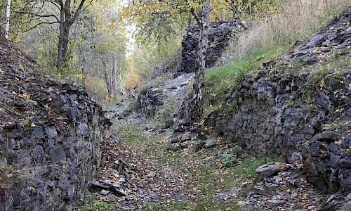 Kalkgatan med fältugnar på rad. Foto: Stefan Svenaeus
