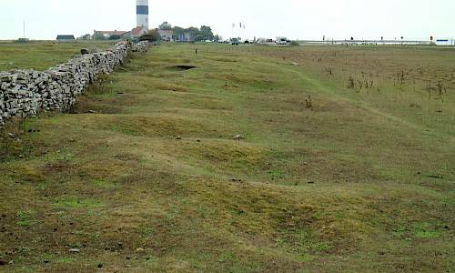Rester av medeltida grophus. Foto: Stefan Svenaeus